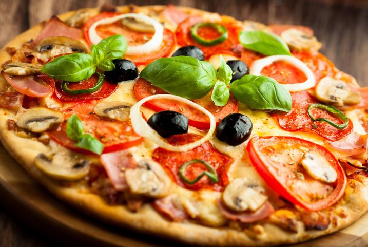 Health Tips: नए साल में पिज्जा पार्टी का है प्लान, तो बिगड़ सकती है आपकी सेहत, जानें कुछ जरूरी बातें