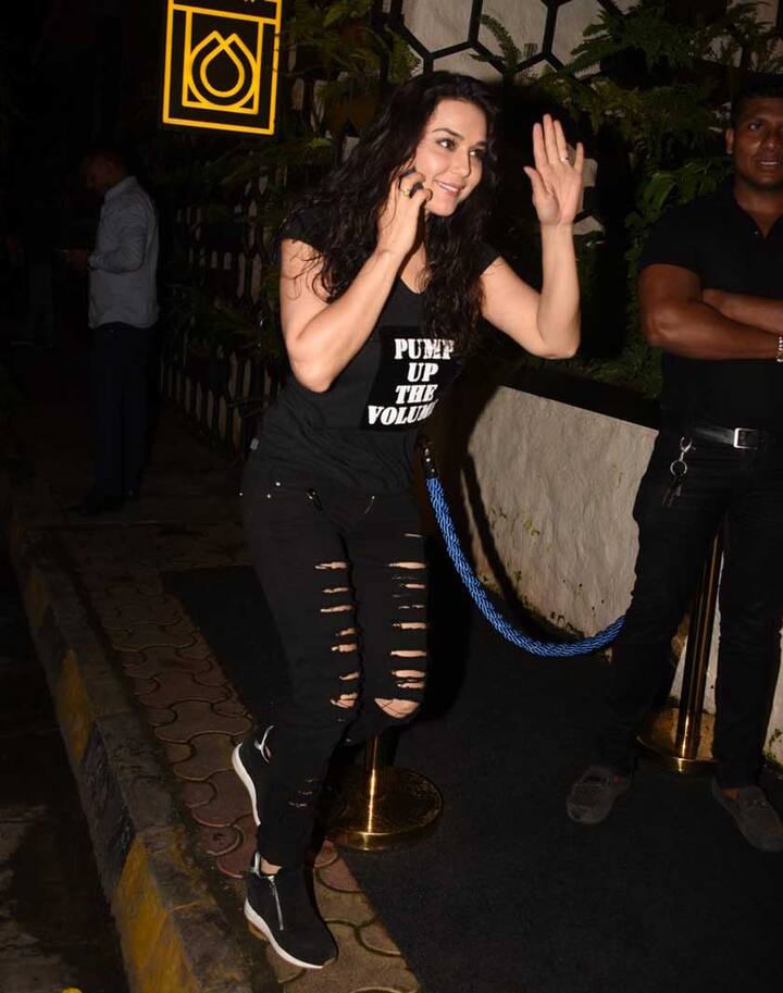 अभिनेत्री प्रीति जिंटा भी इस पार्टी में पहुंची. (Photo: Manav Mangalani)