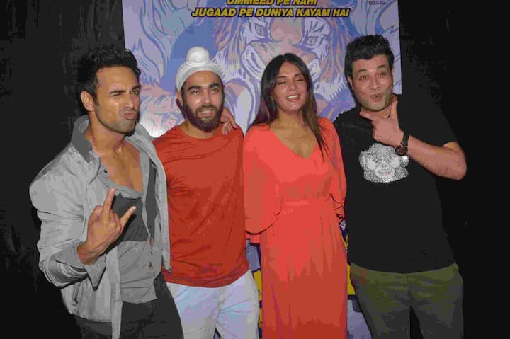 उनका शेड्यूल इस समय काफी व्यस्त चल रहा है. फिल्म फुकरे रिर्टन्स और इनसाइड एज के सीजन-2 को लेकर वे बिज़ी चल रही हैं. फुकरे रिर्टन्स में उनके साथ पुलकित सम्राट, वरुण शर्मा, मनजोत सिंह और अली फज़ल हैं.