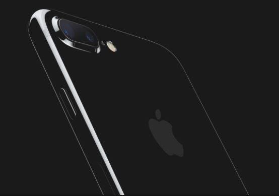 iPhone 7 प्लस 128GB आईफोन 7 प्लस के 128 जीबी मॉडल फ्लिपकार्ट पर 63,999 रुपये है में उपलब्ध है. अगर HDFC कार्ड की मदद से इस स्मार्टफोन को खरीदते हैं तो आपको ये फोन 62,249 में मिलेगा. 