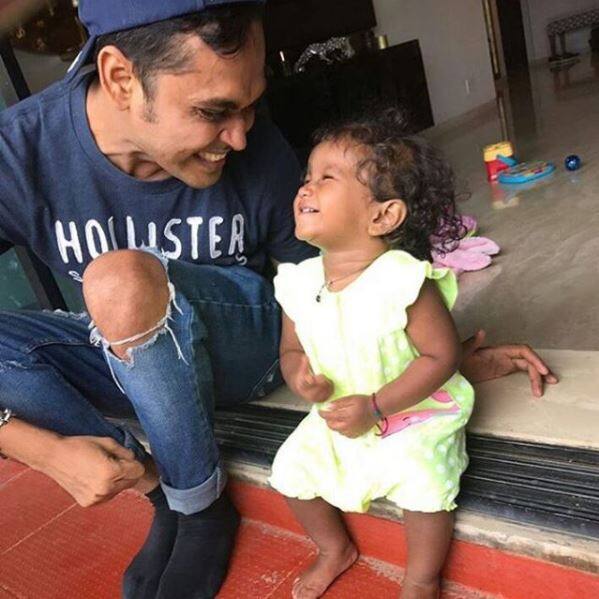 निशा कौर वेबर की एक और तस्वीर देखिए. जिसमें वो पूरे दिल से हंस रही है. (Photo: Instagram/Sunny_bollywood)