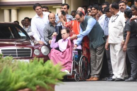 बता दें कि इस साल 11 दिसंबर को दिलीप कुमार 95 साल के हो जाएंगे.