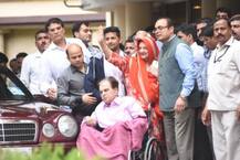 PICS : दिलीप कुमार को अस्पताल से मिली छुट्टी, सायरा बानो ने फैंस से कहा- शुक्रिया