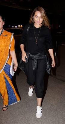 मुंबई एयरपोर्ट पर कैमरे में कैद हुईं सोनाक्षी सिन्हा!