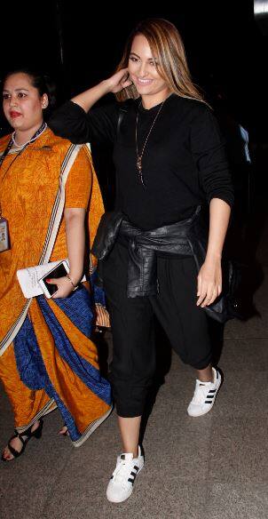 बताते चलें कि उनकी आने वाली फिल्मों की लिस्ट में इत्तेफाक जैसी फिल्म का नाम शामिल है.