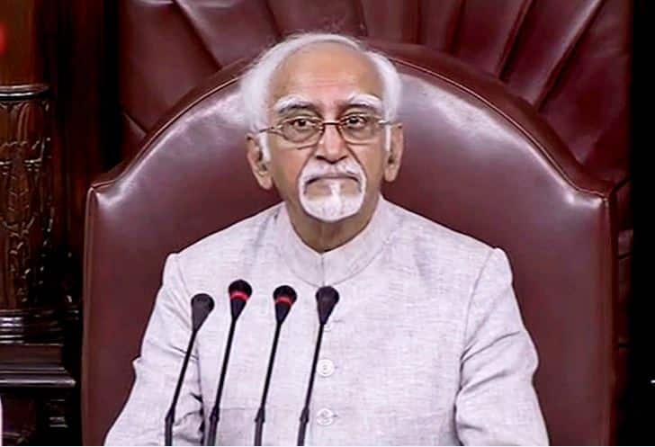Bjp Leaders Hit Back At Hamid Ansari For Saying Muslims Feel Insecure In India विदाई भाषण में हामिद अंसारी ने कहा लोकतंत्र में अल्पसंख्यकों की सुरक्षा जरूरी, बीजेपी ने उठाए सवाल