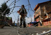 जम्मू कश्मीर में तीन जगह मुठभेड़: 13 आतंकी ढ़ेर, 3 जवान शहीद, चार नागरिकों की भी मौत