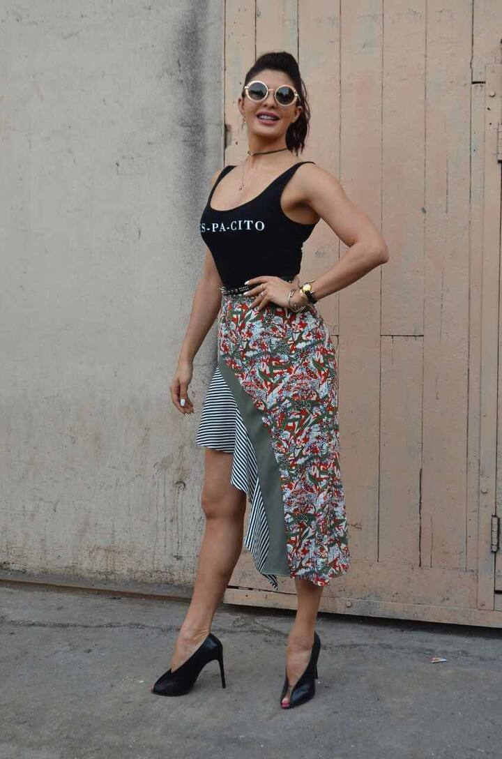 यह गाना सुपरहिट गीत ‘आप जैसा कोई’ का रीमेक है.