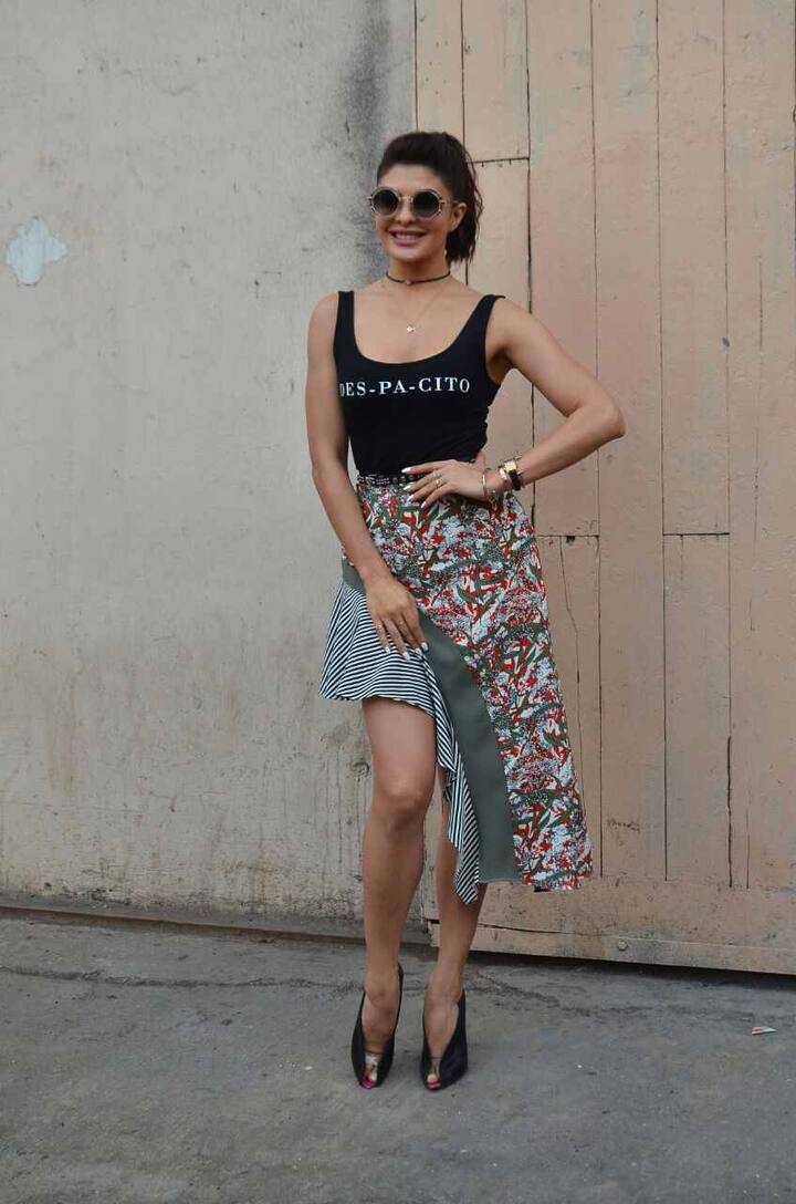 गाने में जैकलीन फर्नाडीज हमेशा की तरह खूबसूरत नजर आ रही हैं. दोनों इससे पहले रिलीज हुए गाने से दर्शकों के दिलों को जीत चुके हैं. फॉक्स स्टार स्टूडियोज द्वारा निर्मित, राज और डी.के. द्वारा निर्देशित यह फिल्म 25 अगस्त को देशभर में रिलीज होगी. नीचे देखें गाने का वीडियो-