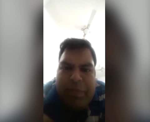 बिहार: बक्सर के डीएम मुकेश पांडेय की खुदकुशी से पहले का वीडियो आया सामने बिहार: बक्सर के डीएम मुकेश पांडेय की खुदकुशी से पहले का वीडियो आया सामने