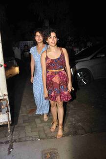 फिल्म प्रीमियर अटेंड करने साथ पहुंचीं सान्या और सना!