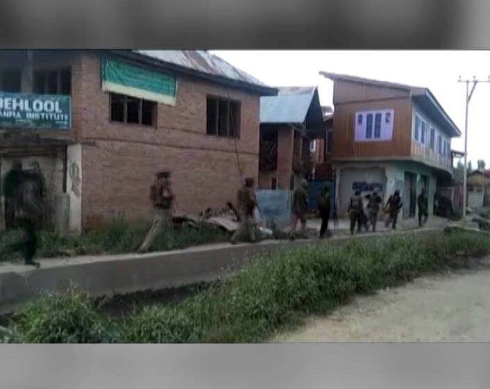 Jk Three Army Soldiers Have Lost Their Lives In Encounter In Shopian And Poonch Operations Continue In Bandipura J&K: दो जगह एनकाउंटर में 3 जवान शहीद, बांदीपुरा में सेना ने आतंकियों को घेरा