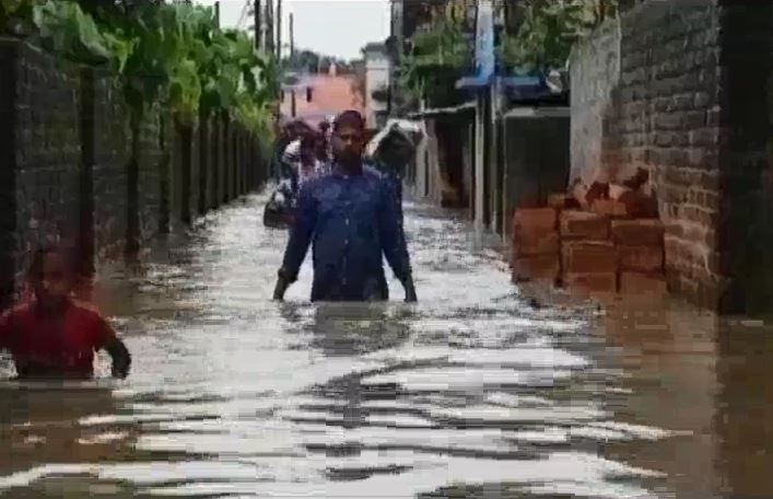 बिहार में बाढ़ की स्थिति भयावह, नीतीश कुमार ने सेना, वायुसेना की मदद मांगी