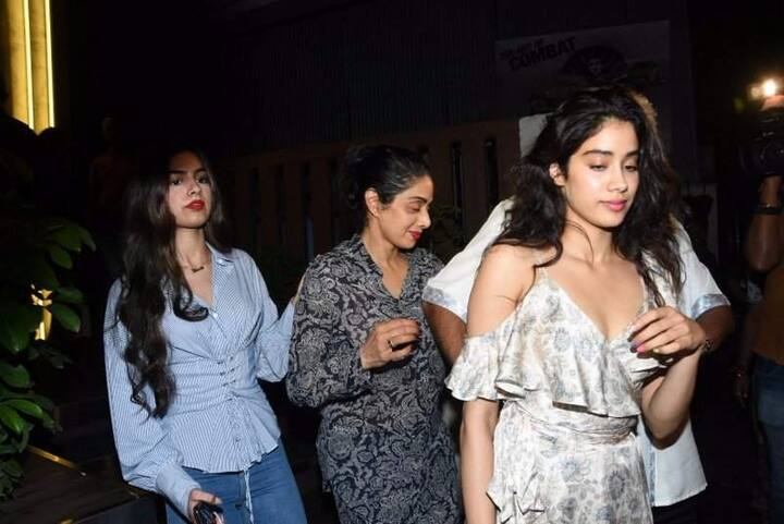बॉलीवुड में जान्हवी कपूर की अभी एंट्री होनी बाकी है मगर ऐसा लगता है कि वह पहले ही स्टार घोषित की जा चुकी हैं.