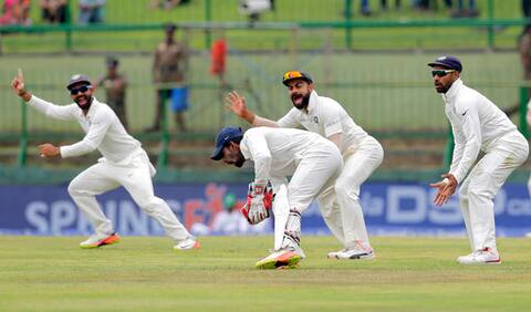 INDvsSL: तीसरे दिन जीत की तरफ टीम इंडिया, श्रीलंका ने लंच तक गंवाए 4 विकेट INDvsSL: तीसरे दिन जीत की तरफ टीम इंडिया, श्रीलंका ने लंच तक गंवाए 4 विकेट