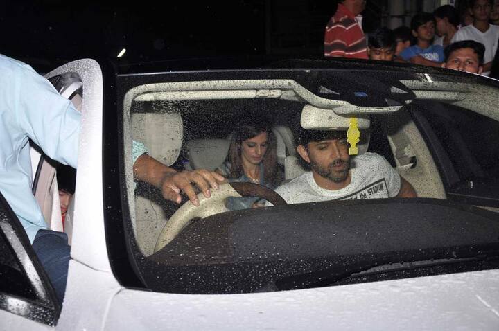 सुजैन ने इंस्टा पर फिल्म ‘बैंग बैंग’ के एक्टर को गले लगाए हुए एक तस्वीर भी शेयर की और कहा कि उन्हें ऋतिक पर बहुत नाज है. 