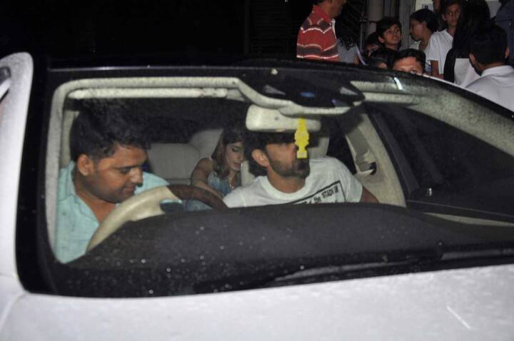 कुछ समय पहले सुजैन ने इंस्टाग्राम पर जो तस्वीरें शेयर की थी, उन तस्वीरों में उनके पूर्व पति, बॉलीवुड अदाकार रितिक रोशन भी उनके और बच्चों के साथ दिखे थे. 