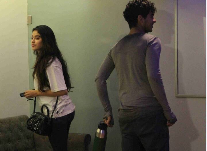 ऐसी खबरें भी आती रहती हैं कि जाहन्वी बॉलीवुड में डेब्यू करने की तैयारी में हैं.