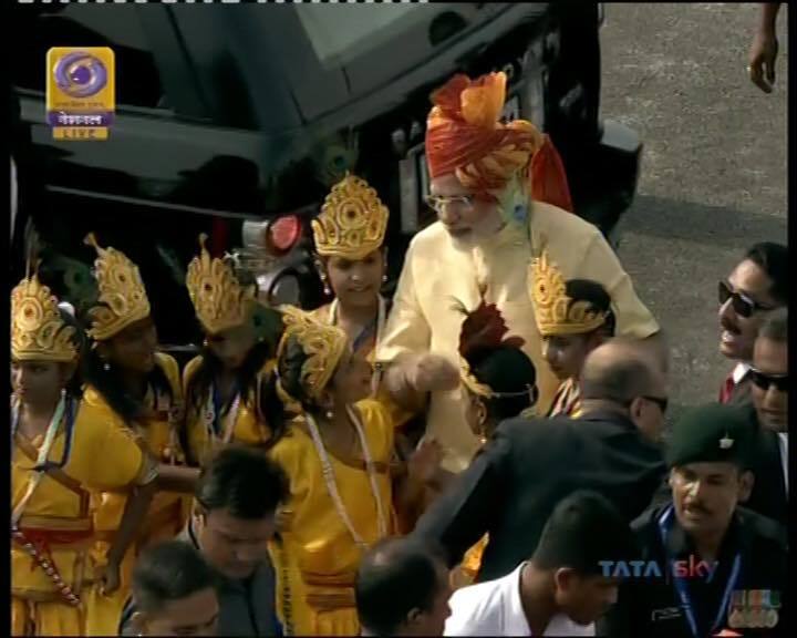 उन्होंने भी बच्चों से दूर जाने की कोई जल्दीबाजी नहीं दिखाई.