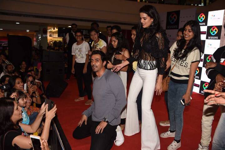 फिल्म में दिखाया गया है कि किस तरह से मुंबई का एक गैंगस्टर बाद में नेता बन जाता है. 