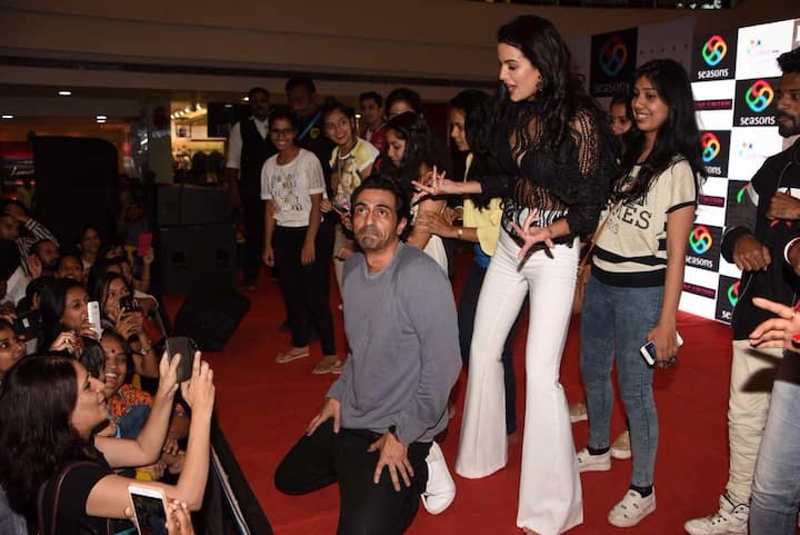 फिल्म डैडी में अंडरवर्ल्ड का खतरनाक चेहरा दिखाया गया है. 