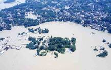 बिहार में बाढ़ से अब तक 56 की मौत, एक करोड़ आबादी बुरी तरह प्रभावित