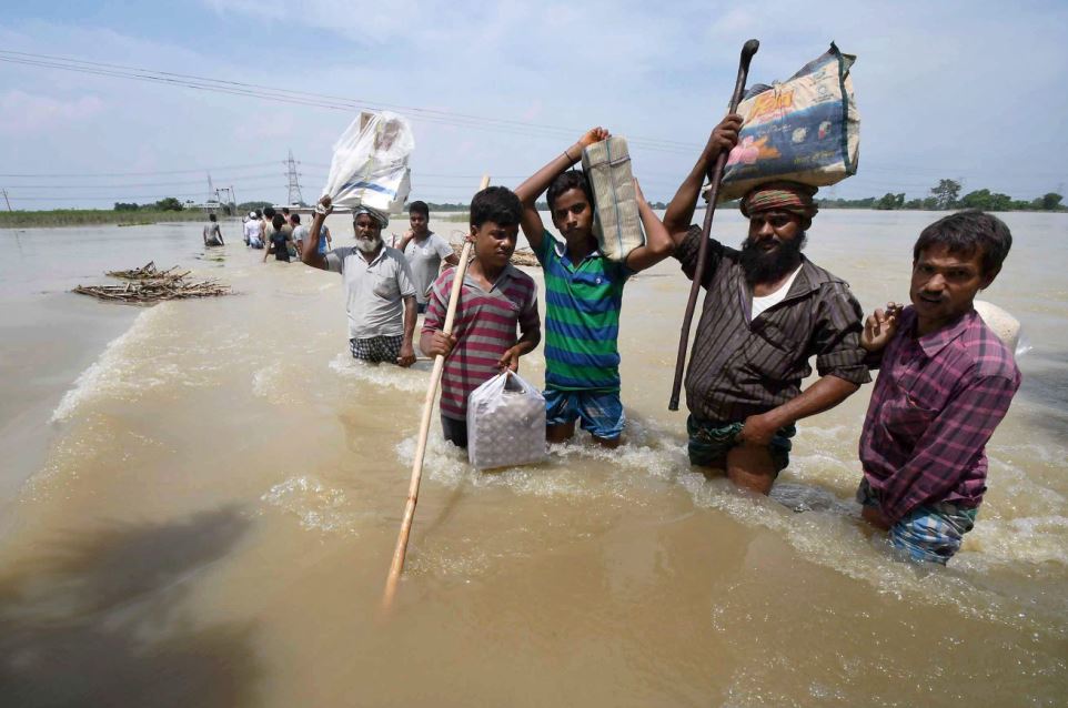 बिहार के 13 जिलों में बाढ़ से भारी तबाही, मरने वालों की संख्या बढ़कर 56 पहुंची