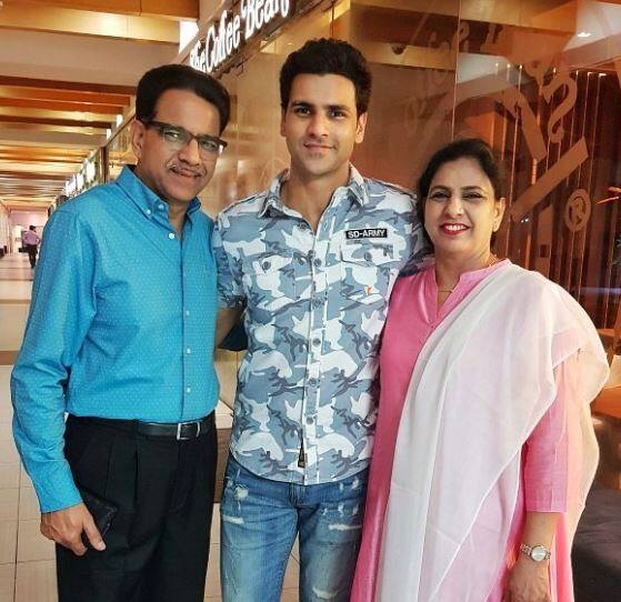  बता दें कि दिव्यांका का ही प्लान था और जगह भी दिव्यांका ने ही तय की थी ताकि दोनों परिवारों (त्रिपाठी, दहिया) को एकसाथ कुछ क्वालिटी टाइम बीताने करने का मौका मिले. 