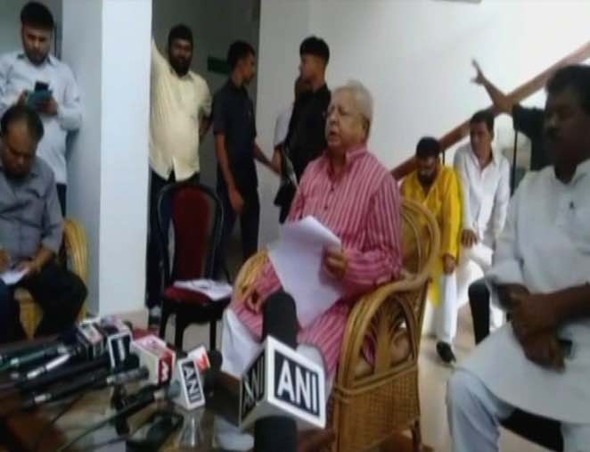 Ngo Srijan Scam In Bhagalpur Bihar Know Srijan Scam सृजन घोटाला: लालू का नीतीश पर वार, बोले 'बचने के लिए BJP की शरण में गए'
