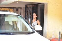 तस्वीरों में कैद हुईं जिम के लिए निकलीं सारा अली खान