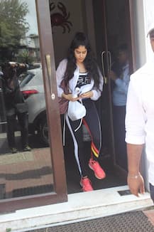 जिम आउटफिट में कैमरे में कैद हुईं जाह्नवी कपूर