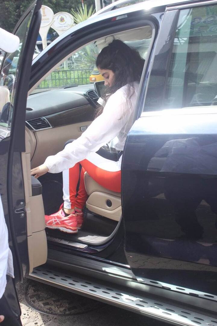 एक बार फिर बताते चलें कि जल्द ही जाह्नवी बॉलीवुड में डेब्यू करने वाली हैं. 