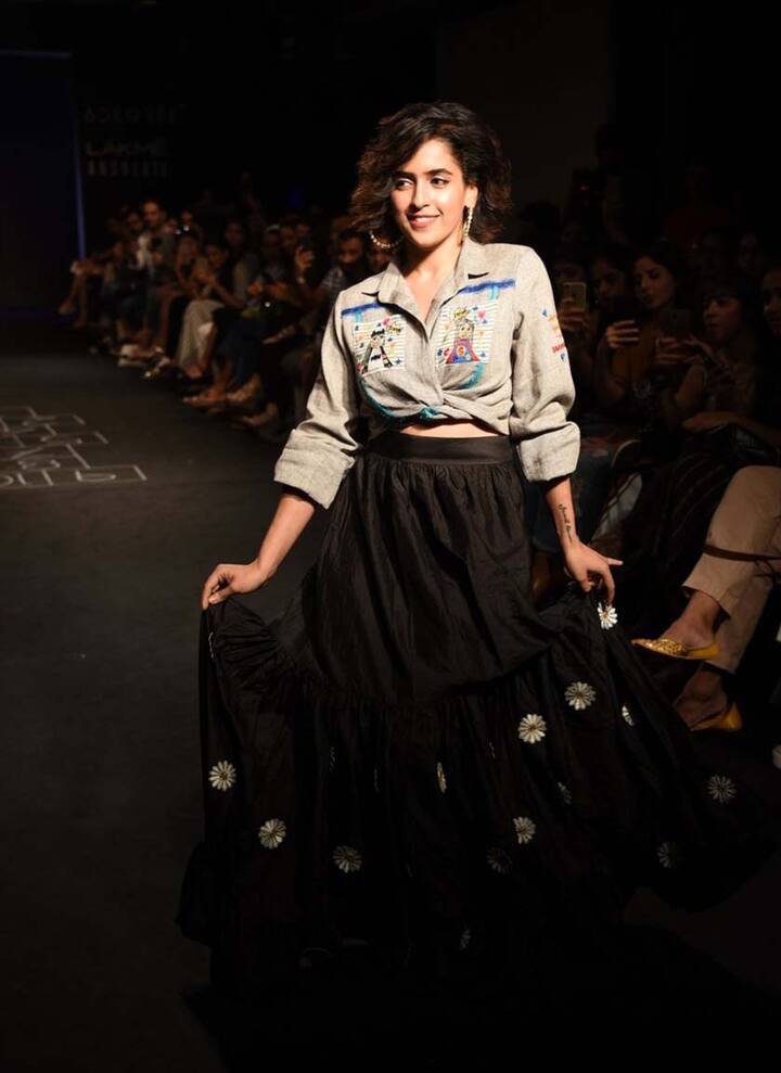 रैंप वॉक के बाद सान्या ने कहा- मैं इसे लेकर बहुत उत्साहित थी और मैंने इन्जॉय भी किया.