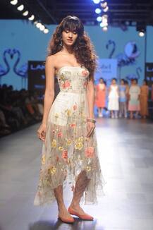 लैक्मे फैशन वीक 2015 के दौरान दिखा दिशा का जलवा!