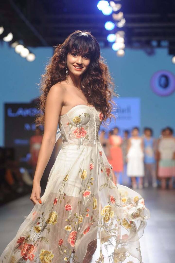 2016 में दिशा पटानी ने फिल्म ‘धोनी: द अनटोल्ड स्टोरी’ से बॉलीवुड में डेब्यू किया.