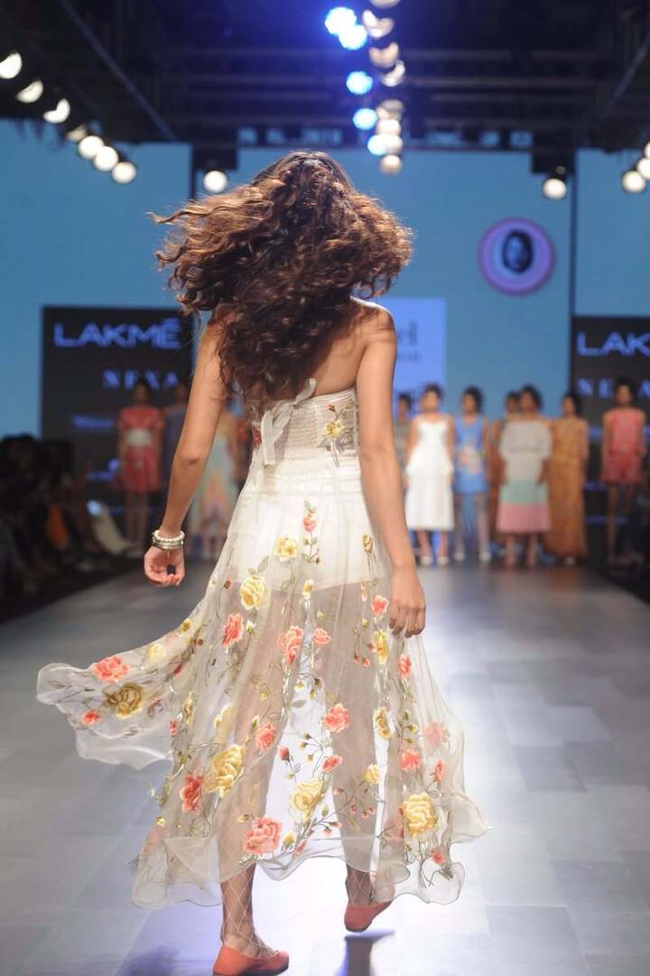 2017 में दिशा फिल्म ‘कुंग फू योगा’ में जैकी चेन के साथ नज़र आई थीं. 