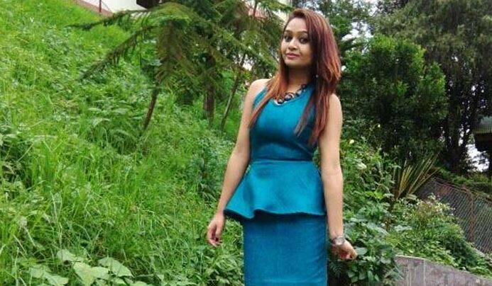 खुदकुशी या हत्या? फ्लैट में दोस्तों संग बर्थडे पार्टी, एयर होस्टेस की मौत 22 Year Old Air Hostess Falls From Fourth Floor In Kolkata Dies खुदकुशी या हत्या? फ्लैट में दोस्तों संग बर्थडे पार्टी, एयर होस्टेस की मौत