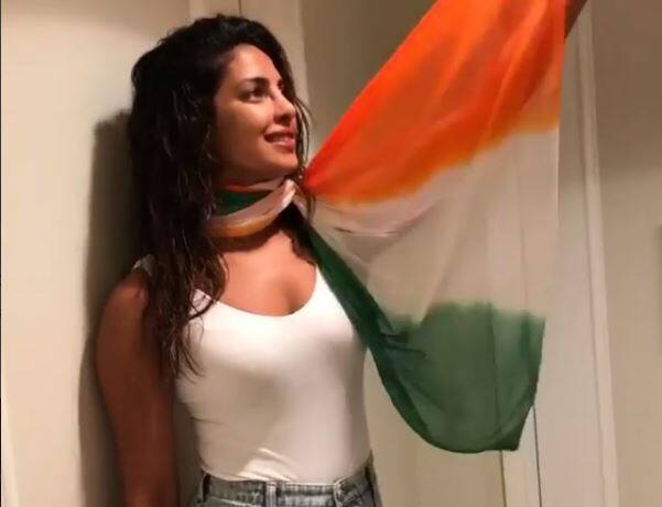 15 अगस्त के मौके पर तमाम हस्तियों ने देशवासियों को शुभकामना संदेश दिए. 'देसी गर्ल' प्रिंयका चोपड़ा ने भी अपने इंस्टाग्राम से एक वीडियो क्लिप शेयर किया है जिसमें वह तिरंगे जैसे दुपट्टे को लहराते हुए दिख रही हैं. आगे जानें प्रियंका के ड्रेस पर यूजर्स रिएक्शन...