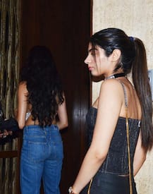 मम्मी श्रीदेवी के बर्थडे में सारी लाइमलाइट लूट ले गईं जाह्नवी कपूर!