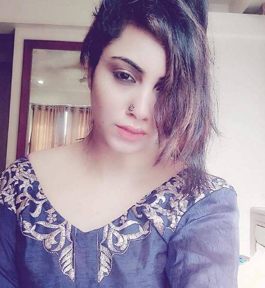 टेलीविजन का मोस्ट अवेटेड रियलिटी शो 'बिग बॉस 11' जल्द ही ऑनएयर होने जा रहे हैं. मीडिया रिपोर्ट्स में दावा किया जा रहा है कि मशहूर क्रिकेटर और पाकिस्तानी टीम के कप्तान रहे शाहिद अफरीदी की गर्लफ्रेंड रही मॉडल इस बार शो का हिस्सा बन सकती है.