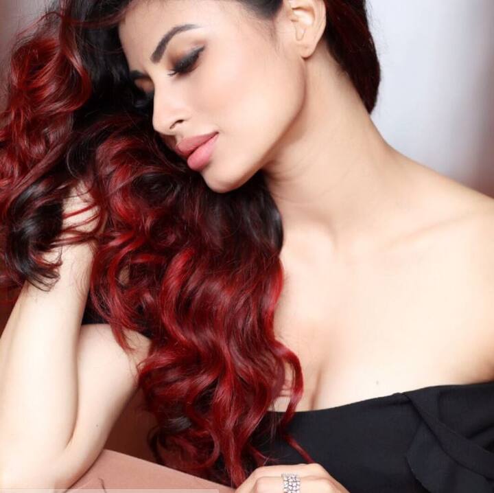 ये बेहद हॉट तस्वीर टीवी अदाकारा मौनी रॉय ने अपनी इंस्टाग्राम टाइमलाइन पर पोस्ट की है.