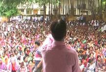 सरकार के रवैये से नाराज यूपी के शिक्षामित्रों ने फिर शुरू किया आंदोलन