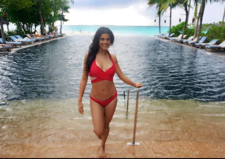   बताते चलें कि शहनाज, शाहिद कपूर के अपोजिट फिल्म में 'इश्क-विश्क' में नजर आईं थी. इस फिल्म से ही शहनाज को फेम मिला. शहनाज की सभी तस्वीरें इंस्टाग्राम से ली गई हैं.