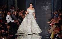 लैक्मे फैशन वीक के तीसरे दिन रैंप पर उतरीं अभिनेत्री प्रीति जिंटा, देखें तस्वीरें