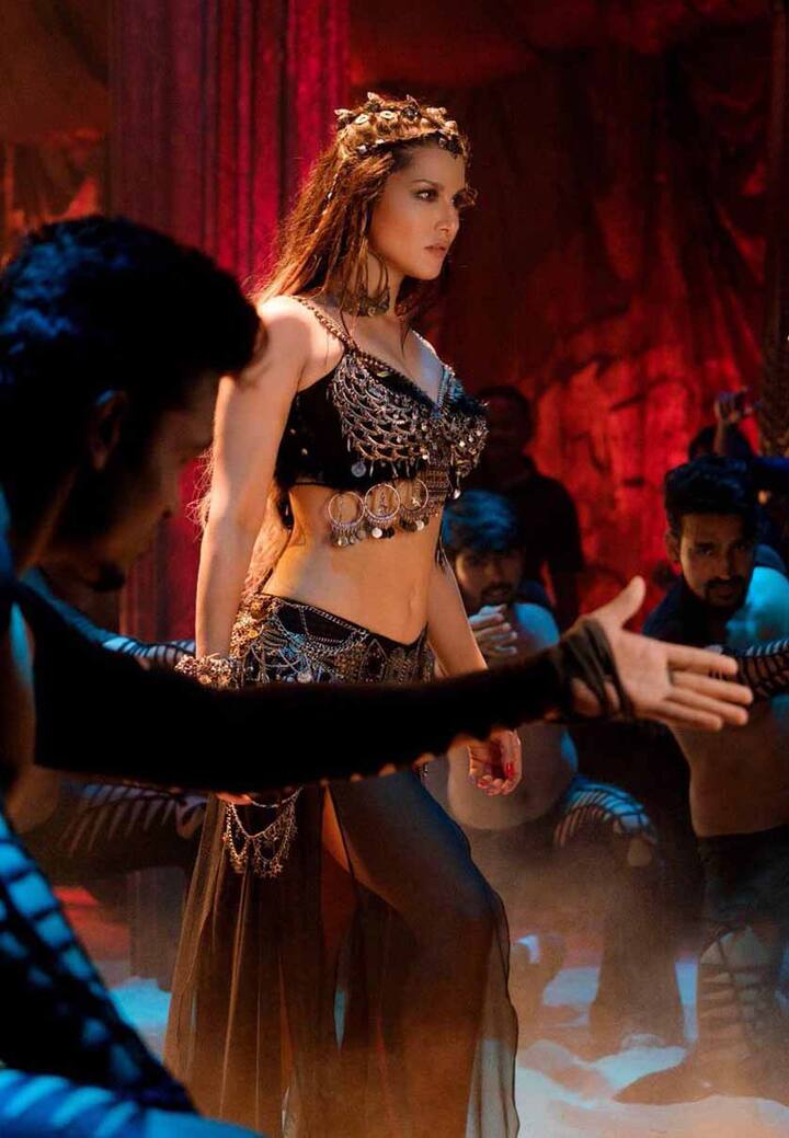 फिल्म का निर्देशन उमंग कुमार ने किया है.