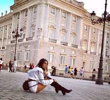 बदल गए हैं निया शर्मा के अंदाज, इंस्टाग्राम पर शेयर की लेटेस्ट तस्वीरें...