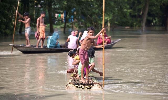 बाढ़ का कहर जारी: बिहार में अबतक 153  तो असम में 140 से ज्यादा की मौत