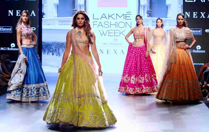 अभिनेत्री नरगिस फाखरी लक्मे फैशन वीक विंटर/फेस्टिव 2017 में कुछ इस अंदाज में अपना जलवा बिखेरा.