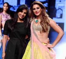 लक्मे फैशन वीक 2017: इस अंदाज में जलवे बिखेरती दिखीं नरगिस फाखरी