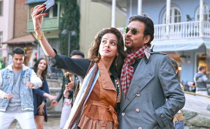 देश में जिन लोगों को अंग्रेजी नहीं आती है, उन लोगों के लिए अंग्रेजी किस तरह के मुसीबत बन चुकी है. यह सच्चाई दिखाती है डायरेक्टर साकेत चौधरी की फिल्म 'हिंदी मीडियम'. इस फिल्म ने 69 करोड़ की कमाई की है. फिल्म में इरफान खान और सबा कमर जैसे कलाकारो ने काम किया है.